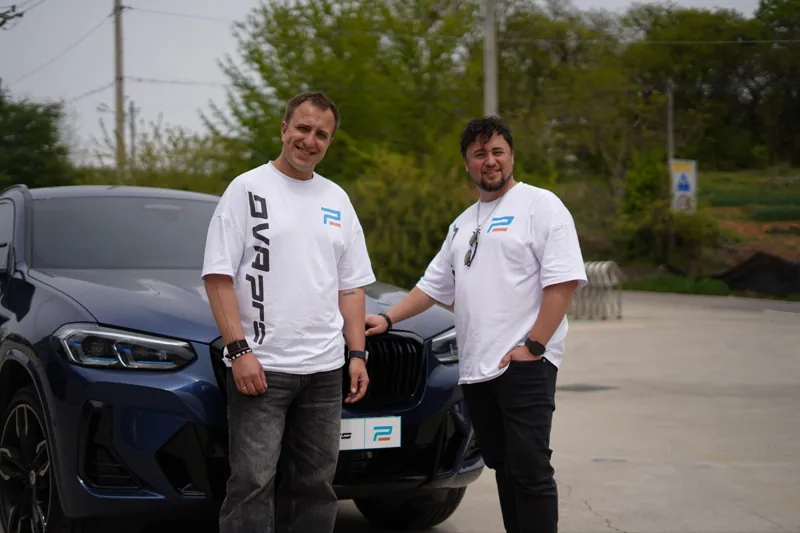 Основатели DVA.PRO в шоуруме