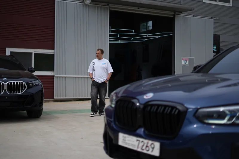 Основатели DVA.PRO в Корее у BMW X3