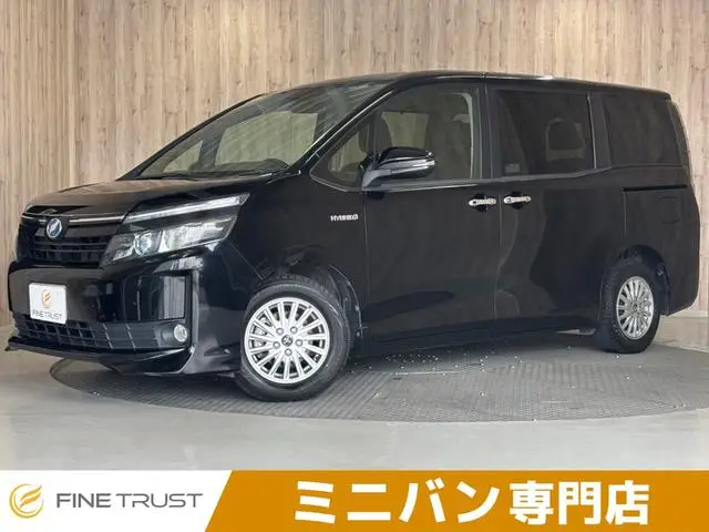 Toyota Voxy — фото из объявления