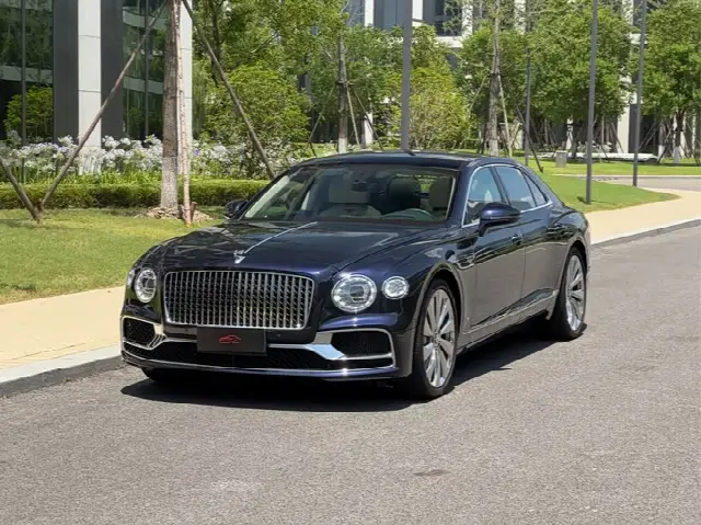 Bentley Flying Spur 2022, 24 000 км