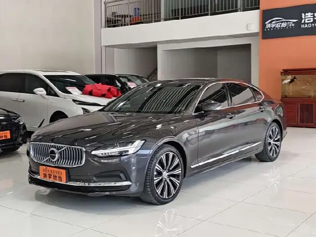 Volvo S90 2024, 4 000 км