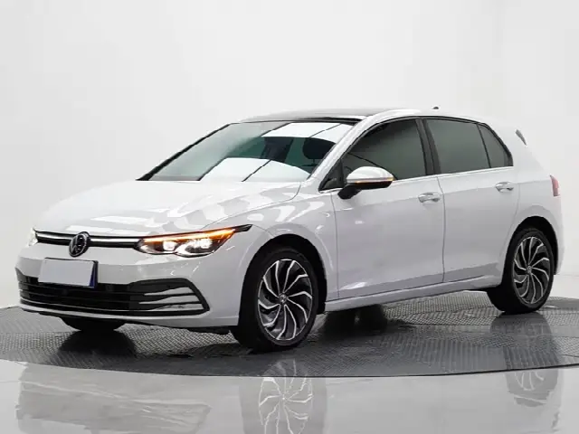 Volkswagen Golf 2021, 24 000 км