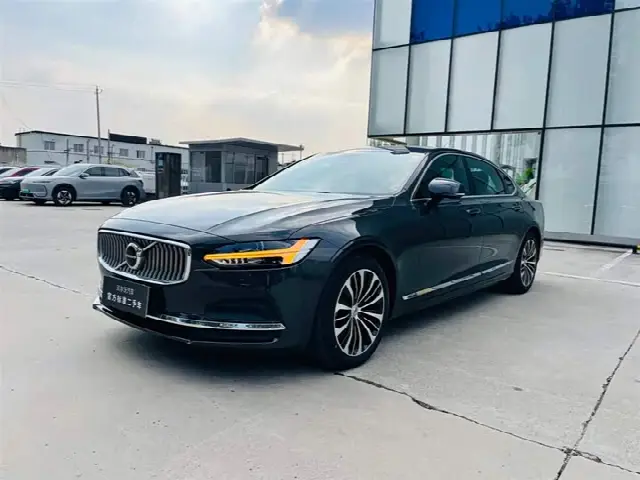 Volvo S90 2024, 33 000 км