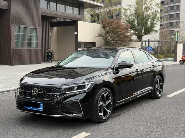 Volkswagen Passat 2024, 21 000 км