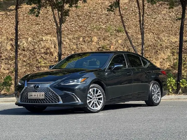 Lexus ES 2023, 27 000 км