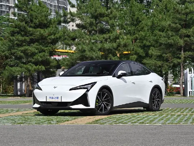 BAIC Arcfox Alpha S5 2025, новый