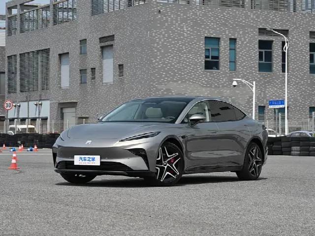 Roewe F7 2025, новый