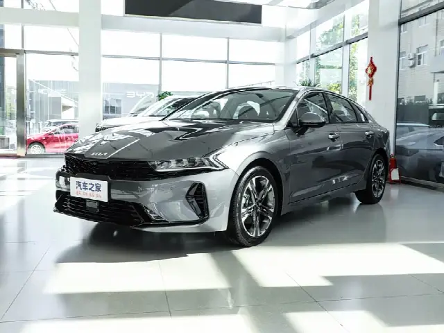 Kia K5 2025, новый