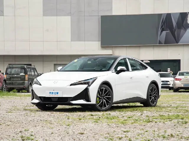 BAIC Arcfox Alpha S5 2025, новый