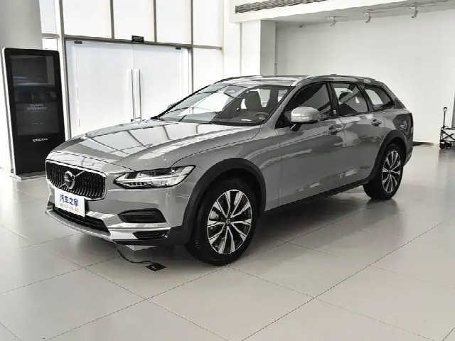 Volvo V90 2025, новый