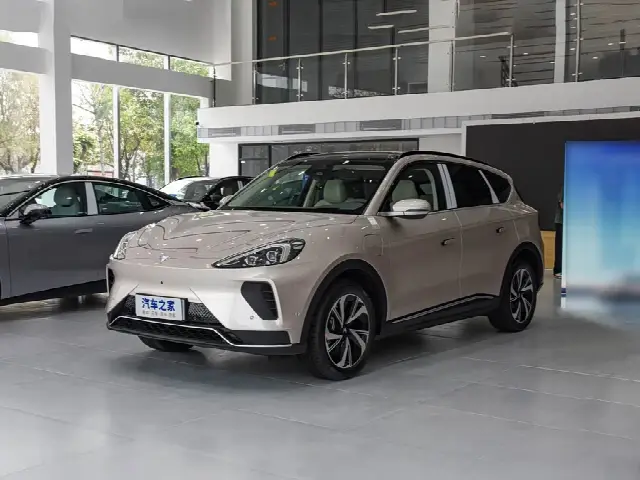BAIC Arcfox Alpha T6 2025, новый