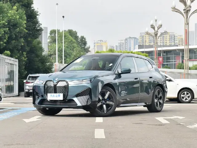 BMW iX 2023, новый