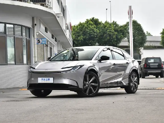 Toyota bZ5 2025, новый