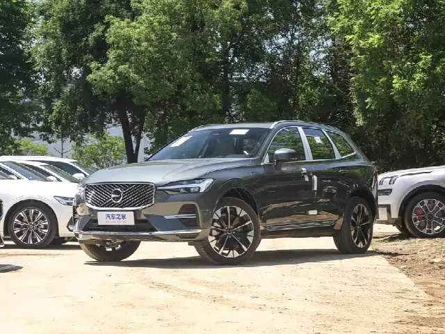 Volvo XC60 Hybrid 2026, новый