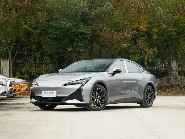 BAIC Arcfox Alpha S5 2025, новый