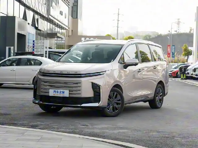 Maxus G50 Hybrid 2025, новый