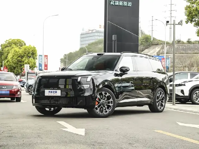 Lynk & Co 900 2025, новый