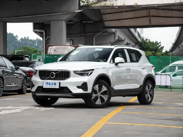 Volvo XC40 2025, новый