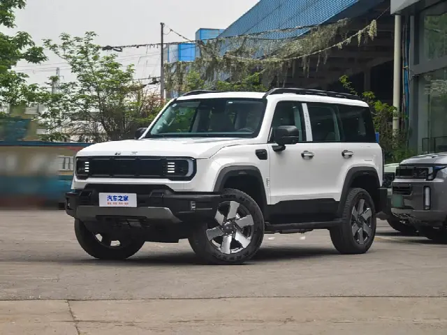 BAIC Beijing BJ40 Hybrid 2025, новый
