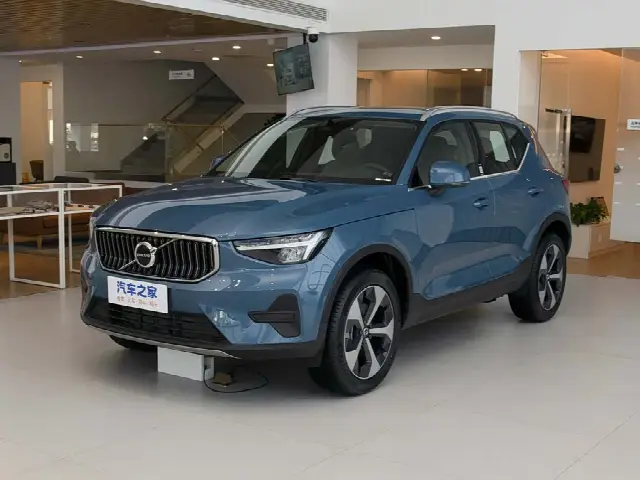 Volvo XC40 2025, новый