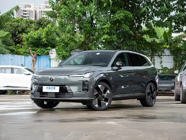 Volvo XC70 Hybrid 2026, новый