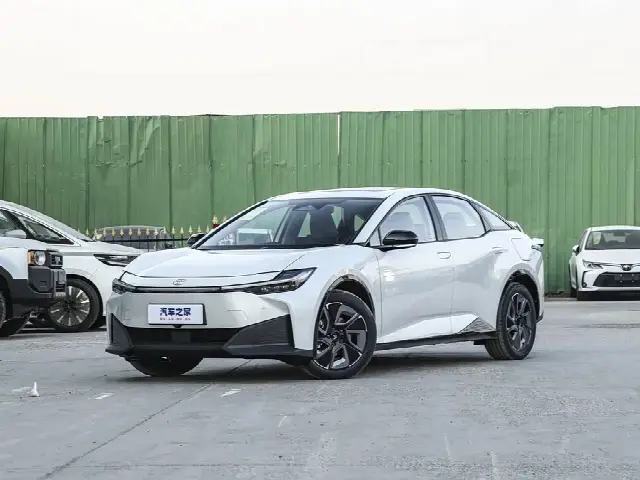 Toyota bZ3 2024, новый