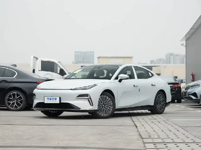 Geely Galaxy Starshine 8 EM-i 2025, новый