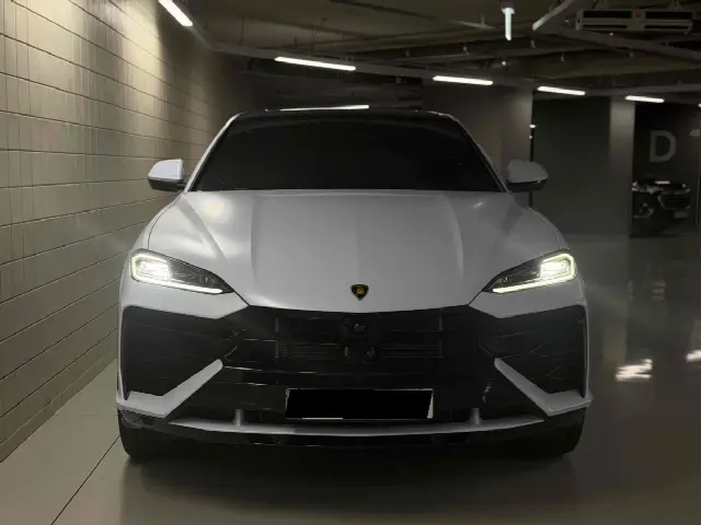 Lamborghini Urus 2018, новый
