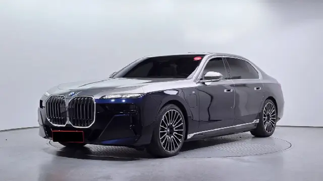 BMW 7 Series 2022, 7 400 км