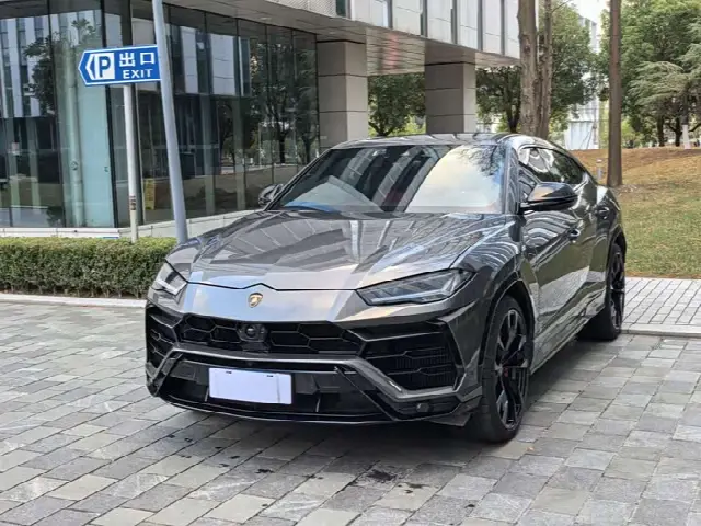 Lamborghini Urus 2021, 10 000 км