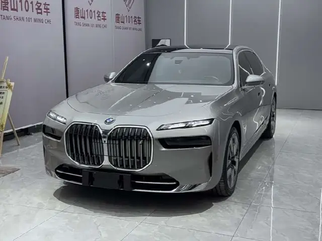BMW i7 2023, 23 000 км