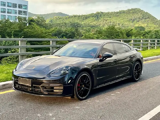 Porsche Panamera 2021, 45 000 км