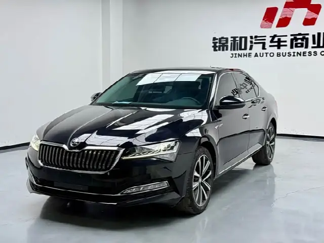 Skoda Superb 2023, 22 000 км