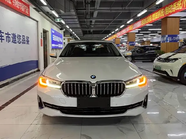 BMW 5 Series 2022, 13 000 км