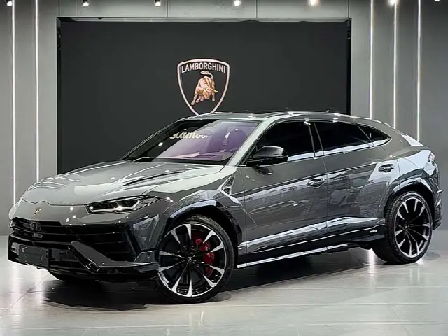 Lamborghini Urus 2023, 13 800 км