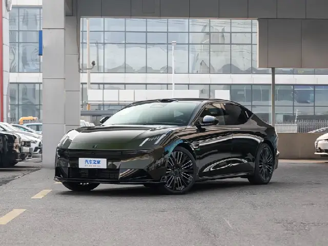 Lynk & Co 30 EM-P Hybrid 2025, новый