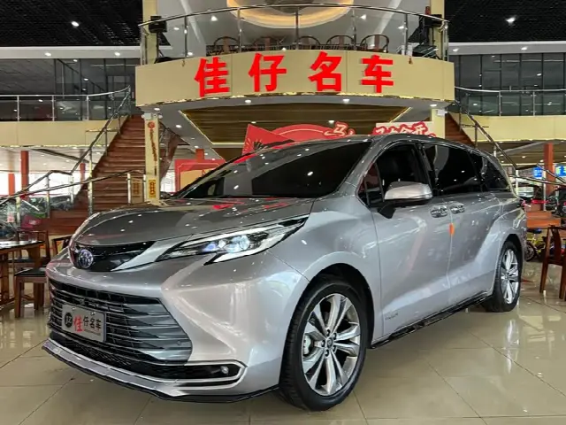 Toyota Sienna 2021, 60 000 км
