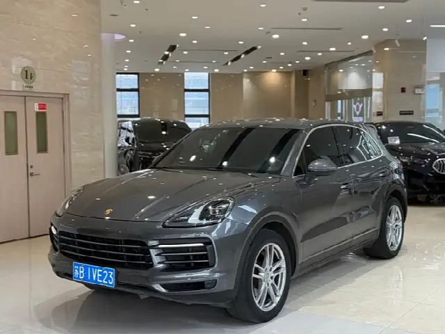 Porsche Cayenne 2019, 70 000 км