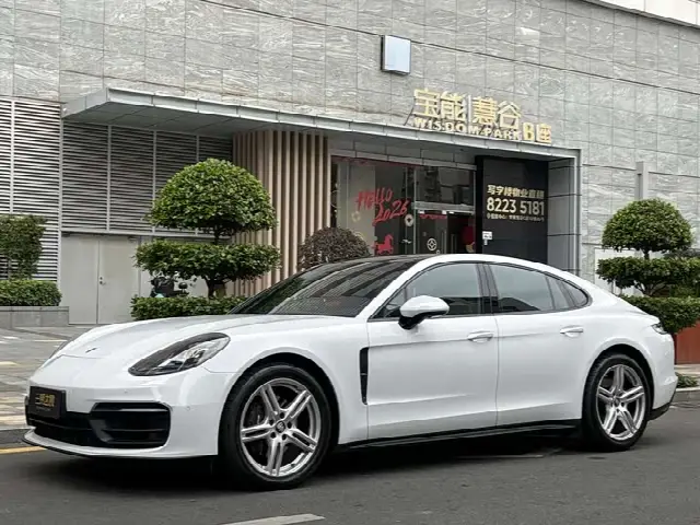 Porsche Panamera 2023, 23 000 км