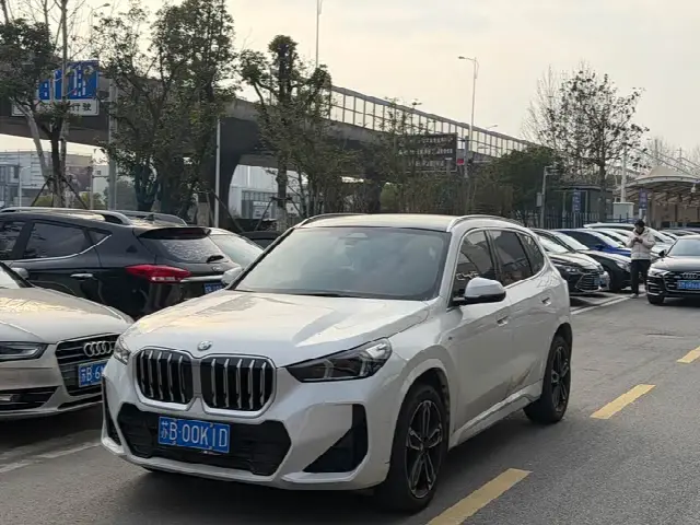 BMW X1 2024, 15 000 км