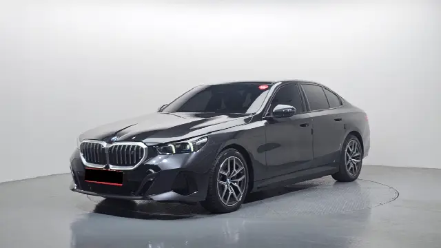 BMW i5 2023, новый