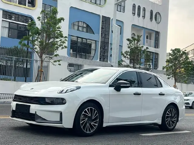 Lynk & Co 03 2022, 20 000 км