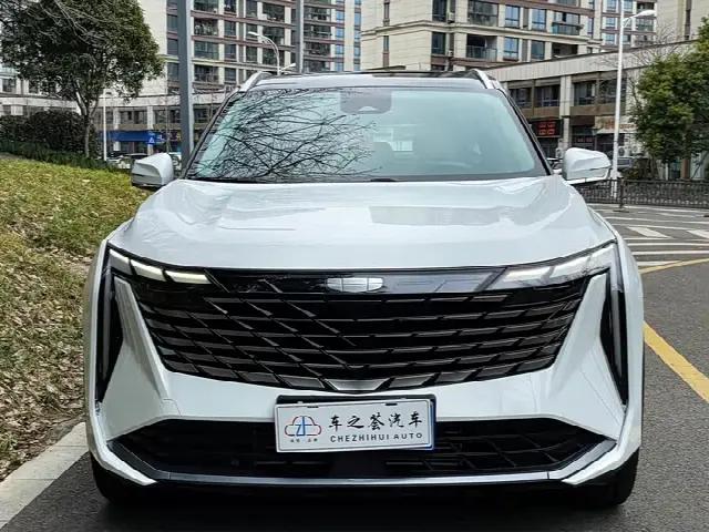 Geely Atlas L 2023, 30 000 км