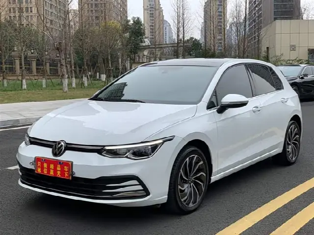 Volkswagen Golf 2023, 14 000 км