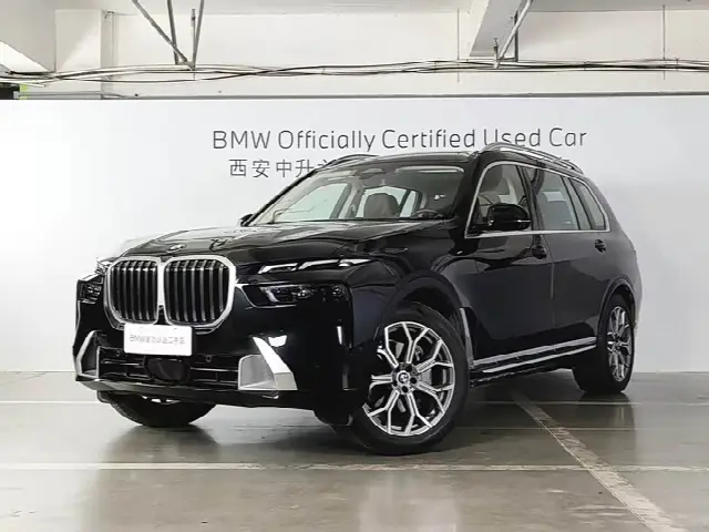 BMW X7 2024, 4 900 км