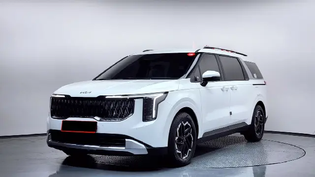 Kia Carnival 2023, новый