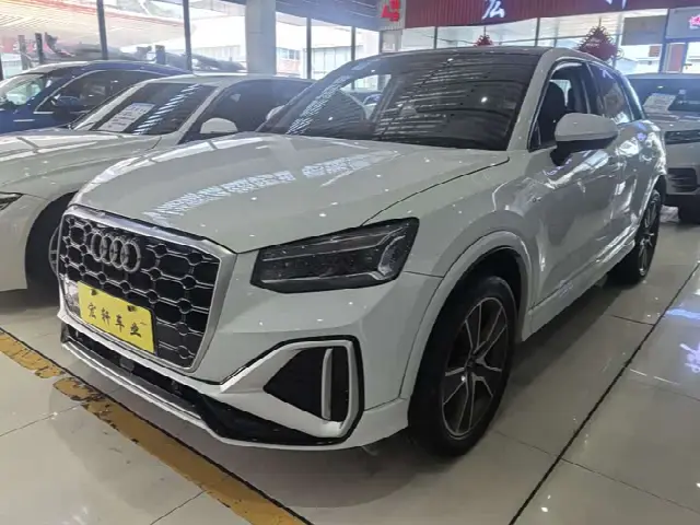 Audi Q2L 2022, 32 000 км