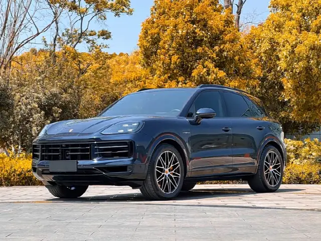 Porsche Cayenne Hybrid 2024, 44 000 км