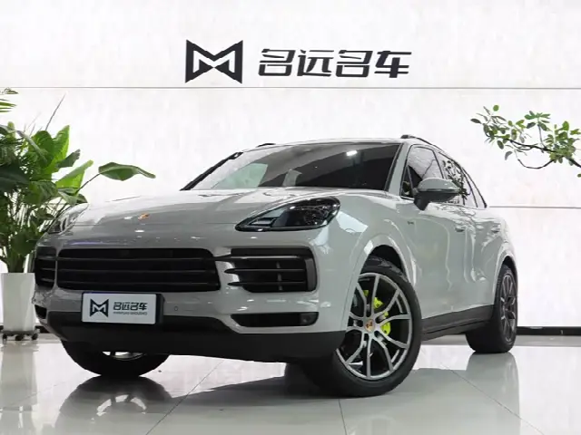 Porsche Cayenne Hybrid 2022, 21 000 км