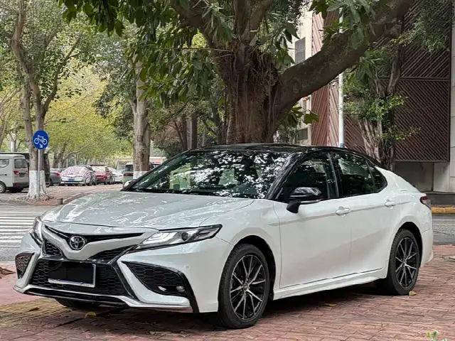 Toyota Camry 2021, 30 000 км